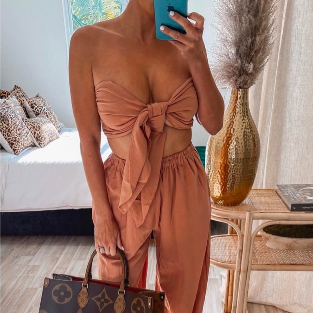Chic Blush Pink Tie-Front Bandeau Top